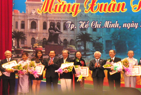 Asosiasi Persahahabat Vietnam-Amerika Serikat kota Ho Chi Minh melakukan pertemuan untuk menyambut musim semi - ảnh 1